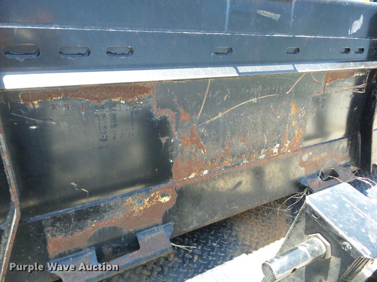 image for item J8516 John Deere Worksite Pro 484 skid steer bucket