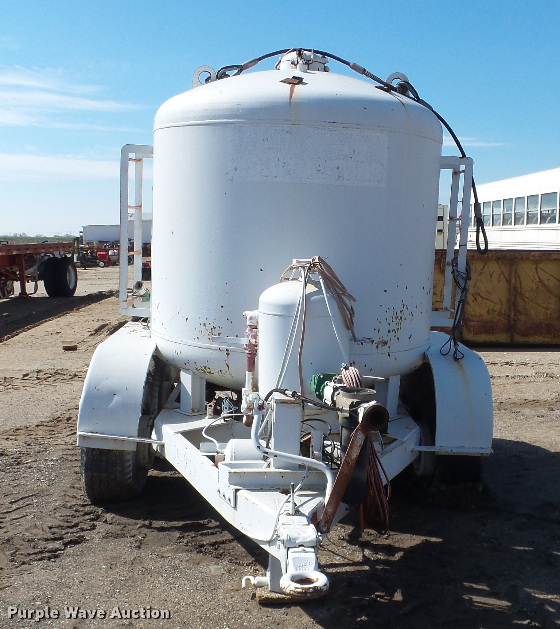 Schmidt sand blasting trailer in Wichita, KS Item DC3021 sold Purple Wave