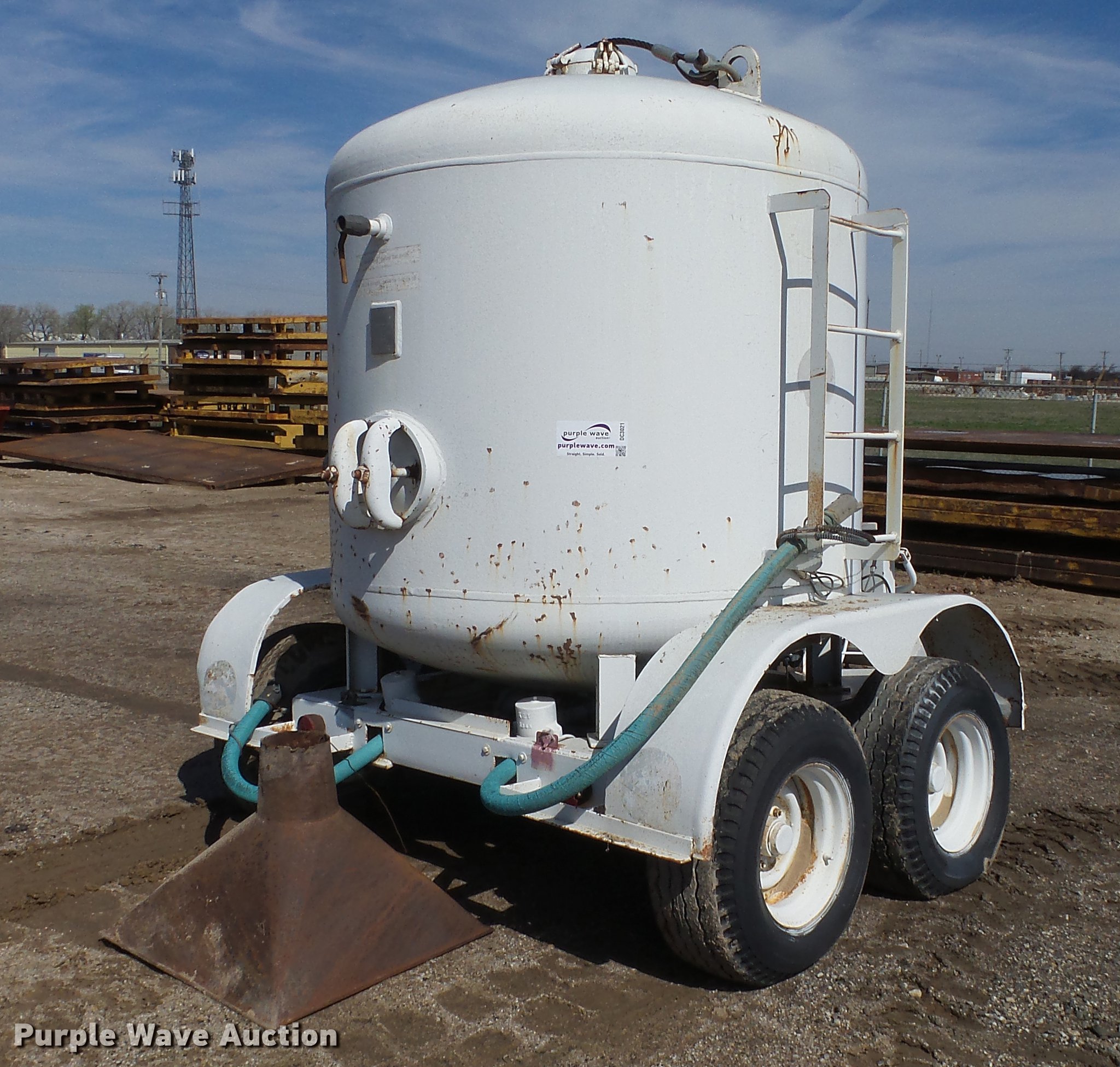 Schmidt sand blasting trailer in Wichita, KS Item DC3021 sold Purple Wave