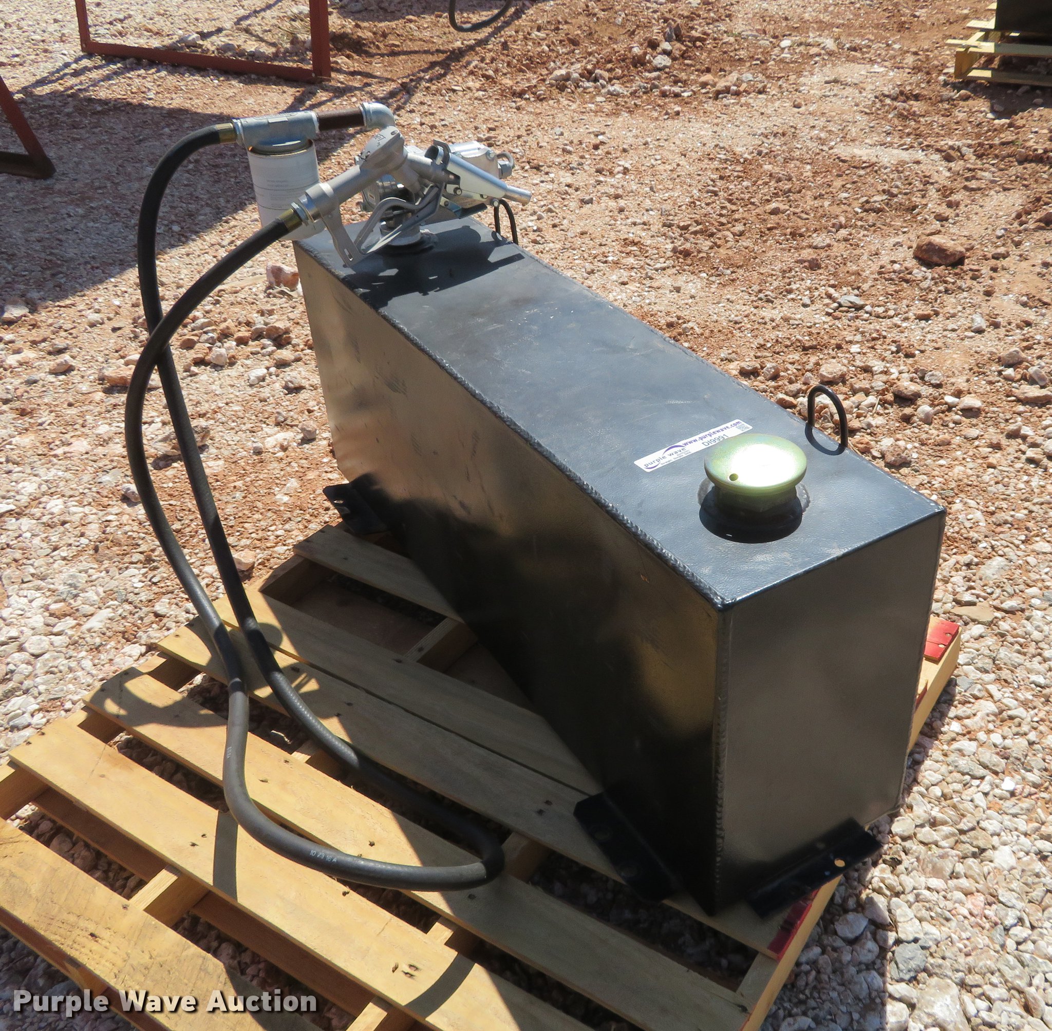 Auxiliary fuel tank in Freedom, OK Item DI9991 sold Purple Wave