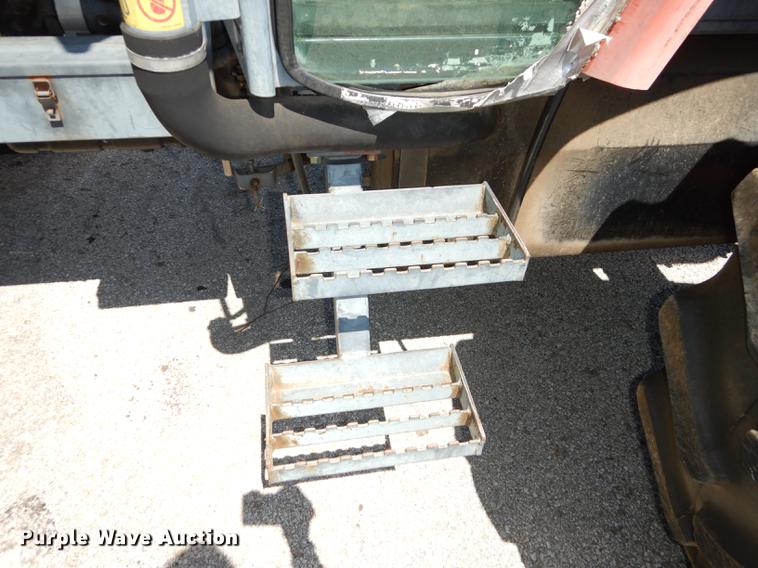 image for item DB6113 1999 Kubota M8200 Utility Special tractor