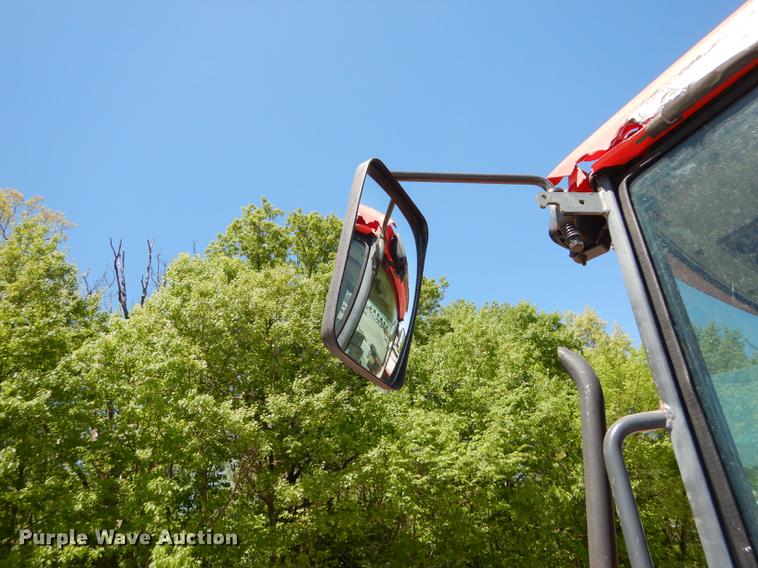 image for item DB6113 1999 Kubota M8200 Utility Special tractor