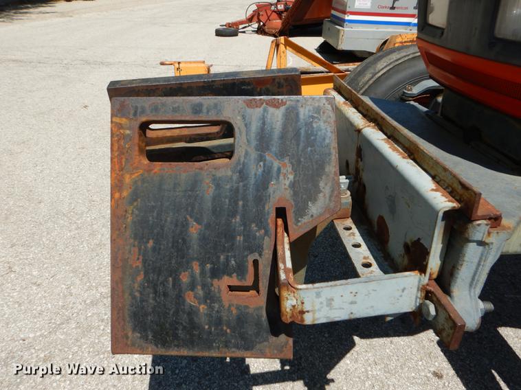 image for item DB6113 1999 Kubota M8200 Utility Special tractor