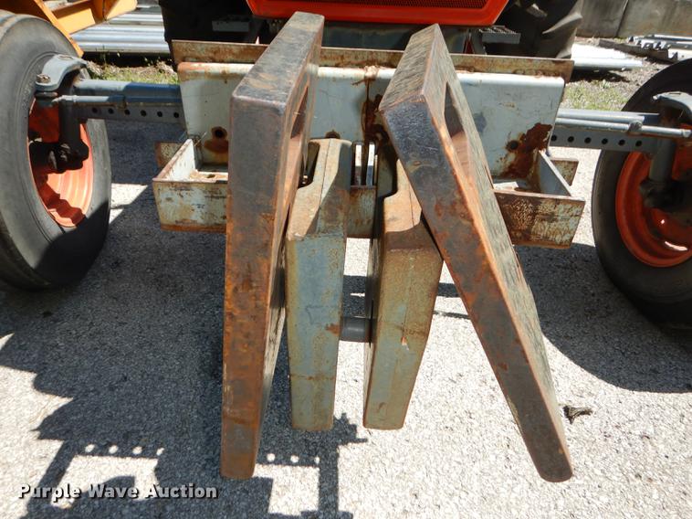 image for item DB6113 1999 Kubota M8200 Utility Special tractor