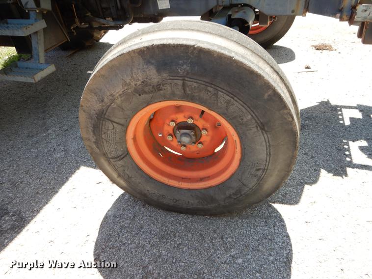 image for item DB6113 1999 Kubota M8200 Utility Special tractor