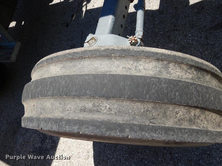 image for item DB6113 1999 Kubota M8200 Utility Special tractor