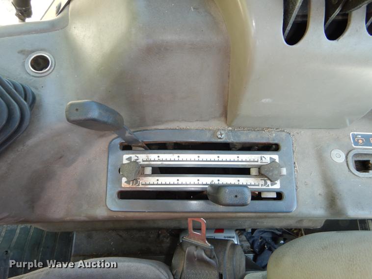 image for item DB6113 1999 Kubota M8200 Utility Special tractor