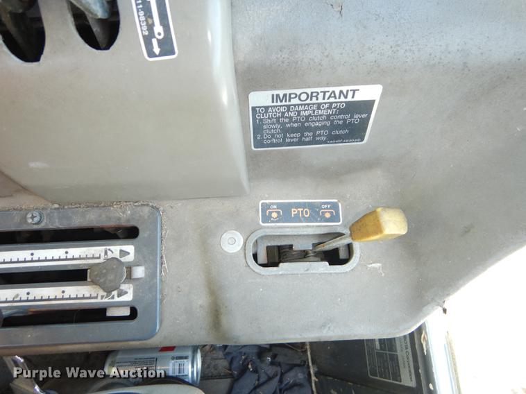 image for item DB6113 1999 Kubota M8200 Utility Special tractor