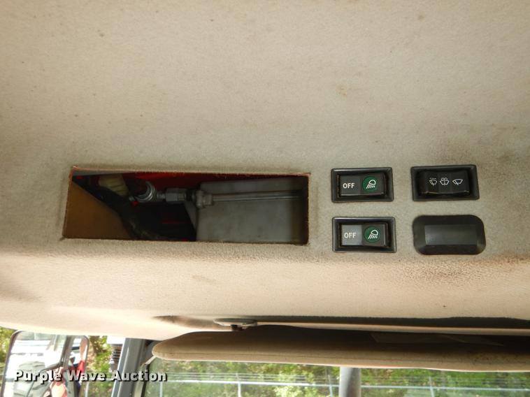 image for item DB6113 1999 Kubota M8200 Utility Special tractor