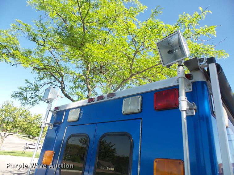image for item DB6135 1995 Ford Econoline E350 ambulance