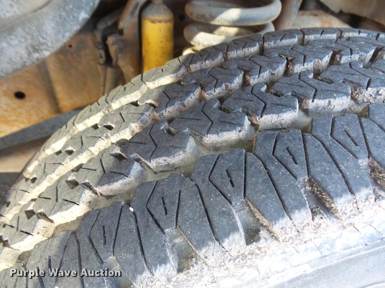 image for item DB6135 1995 Ford Econoline E350 ambulance