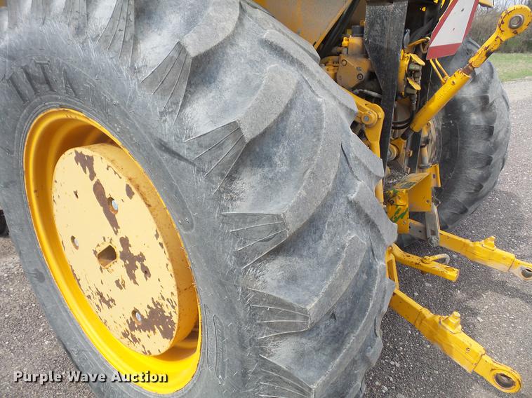 image for item DB6183 2002 John Deere 6420 tractor