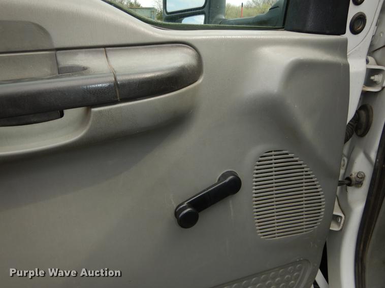 image for item DB6185 2006 Ford F550 truck cab and chassis