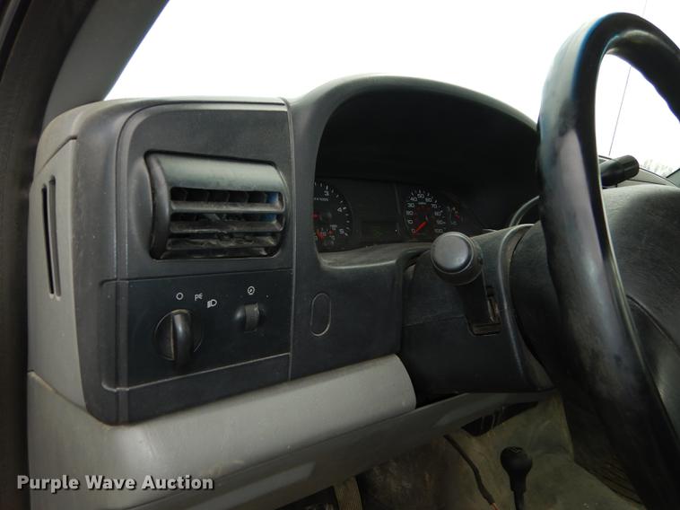 image for item DB6185 2006 Ford F550 truck cab and chassis