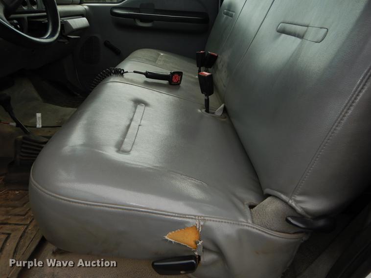 image for item DB6185 2006 Ford F550 truck cab and chassis