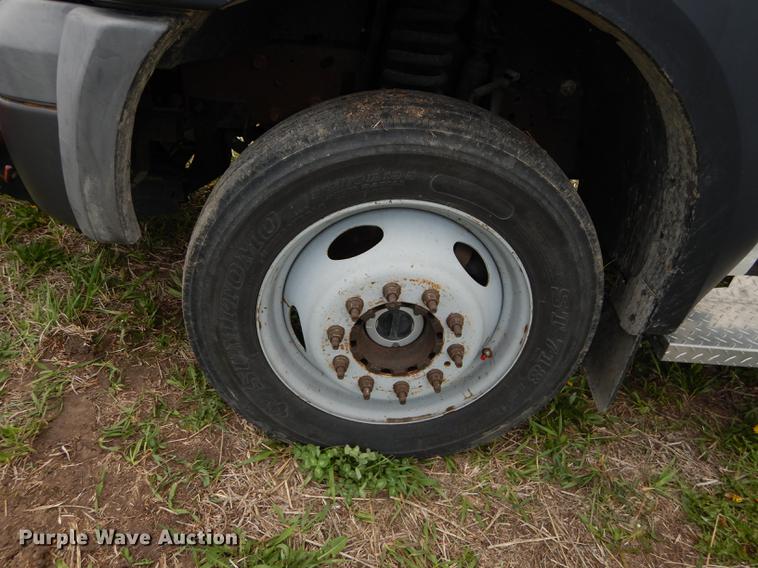 image for item DB6185 2006 Ford F550 truck cab and chassis