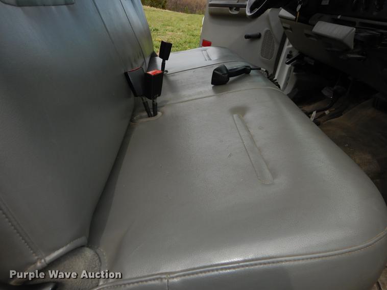 image for item DB6185 2006 Ford F550 truck cab and chassis