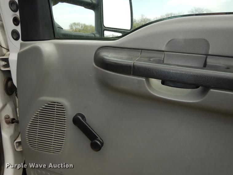 image for item DB6185 2006 Ford F550 truck cab and chassis
