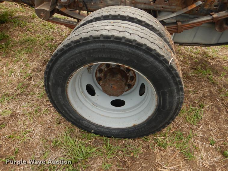 image for item DB6185 2006 Ford F550 truck cab and chassis