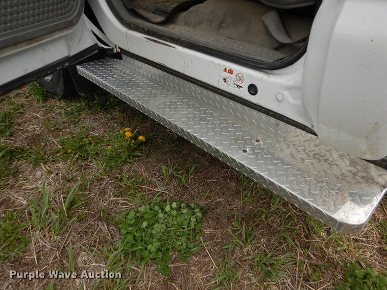 image for item DB6185 2006 Ford F550 truck cab and chassis