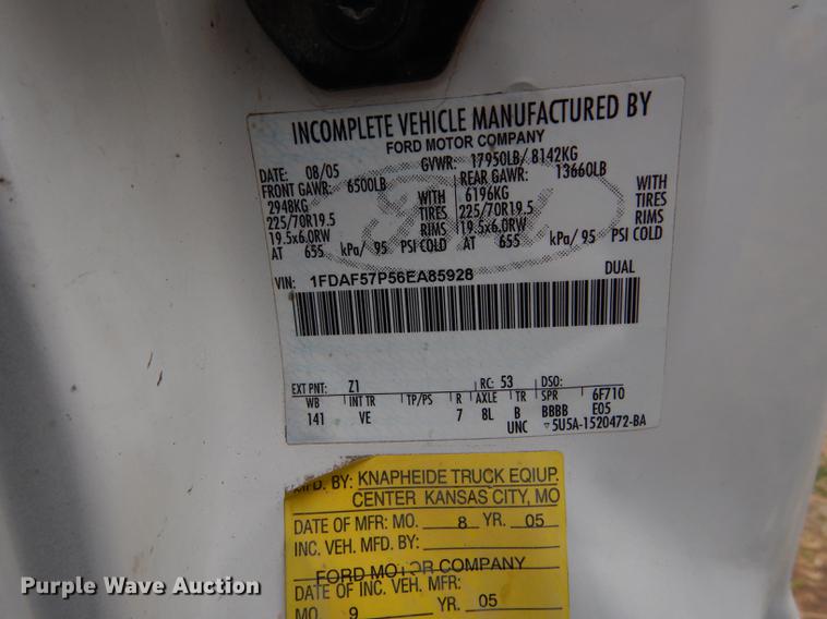 image for item DB6185 2006 Ford F550 truck cab and chassis