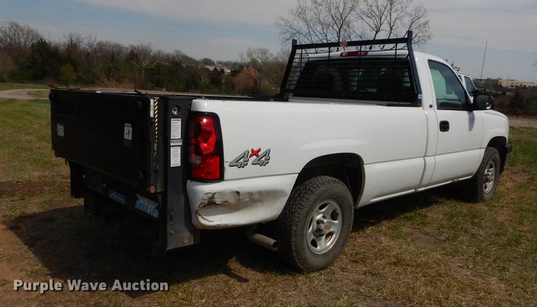 image for item DB6190 2004 Chevrolet Silverado 1500 pickup truck