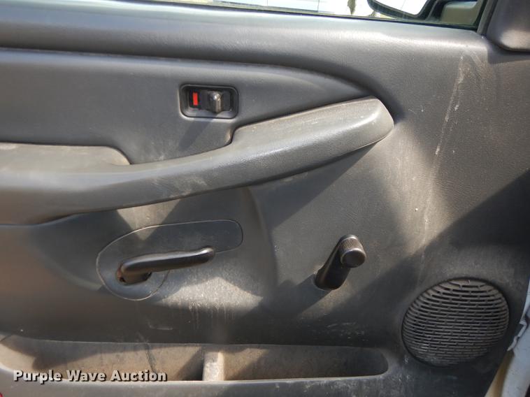 image for item DB6190 2004 Chevrolet Silverado 1500 pickup truck