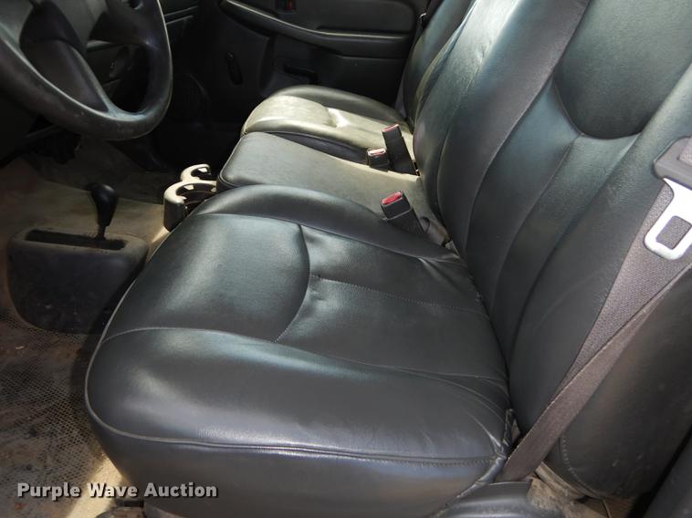 image for item DB6190 2004 Chevrolet Silverado 1500 pickup truck