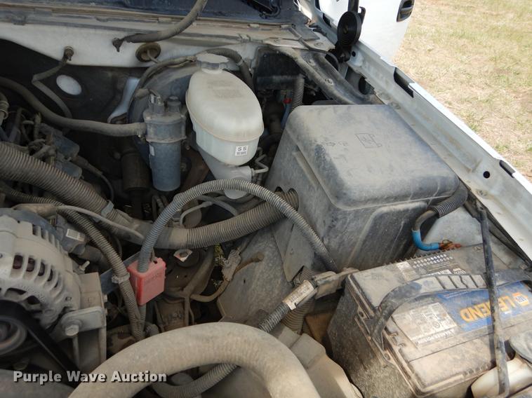 image for item DB6190 2004 Chevrolet Silverado 1500 pickup truck