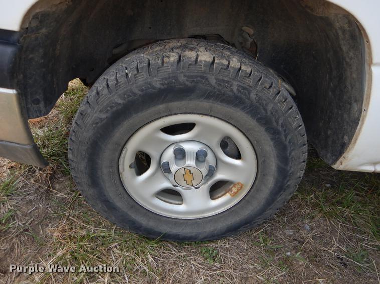 image for item DB6190 2004 Chevrolet Silverado 1500 pickup truck