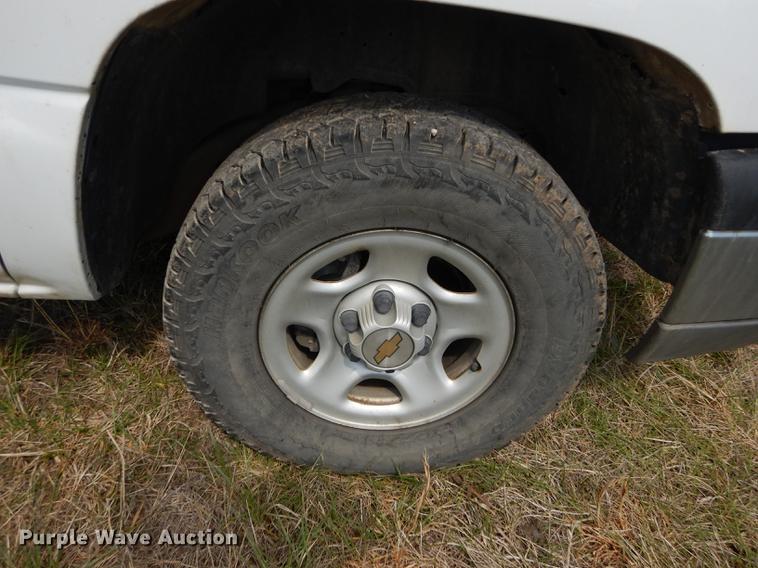 image for item DB6190 2004 Chevrolet Silverado 1500 pickup truck