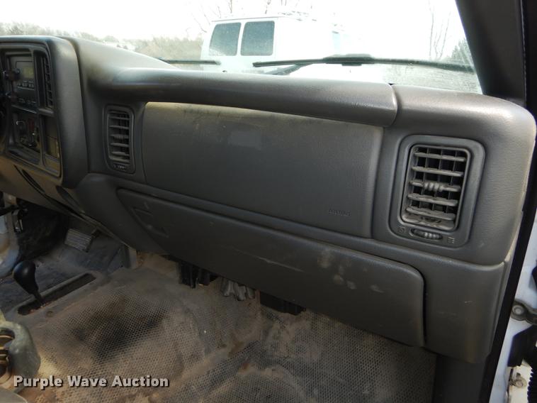 image for item DB6190 2004 Chevrolet Silverado 1500 pickup truck