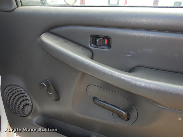 image for item DB6190 2004 Chevrolet Silverado 1500 pickup truck