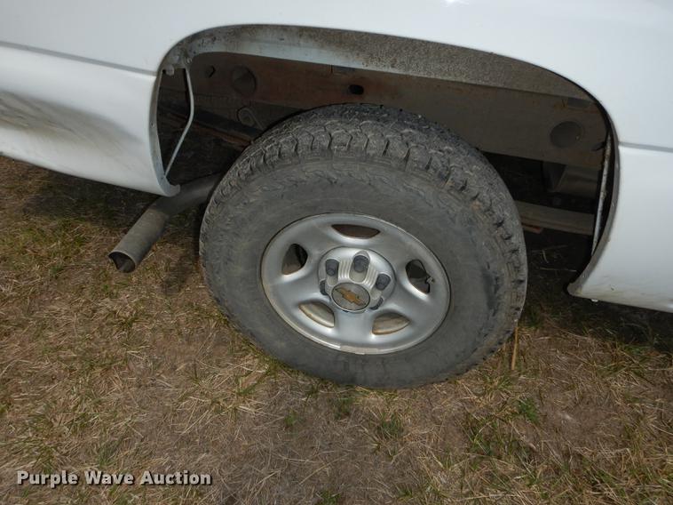 image for item DB6190 2004 Chevrolet Silverado 1500 pickup truck