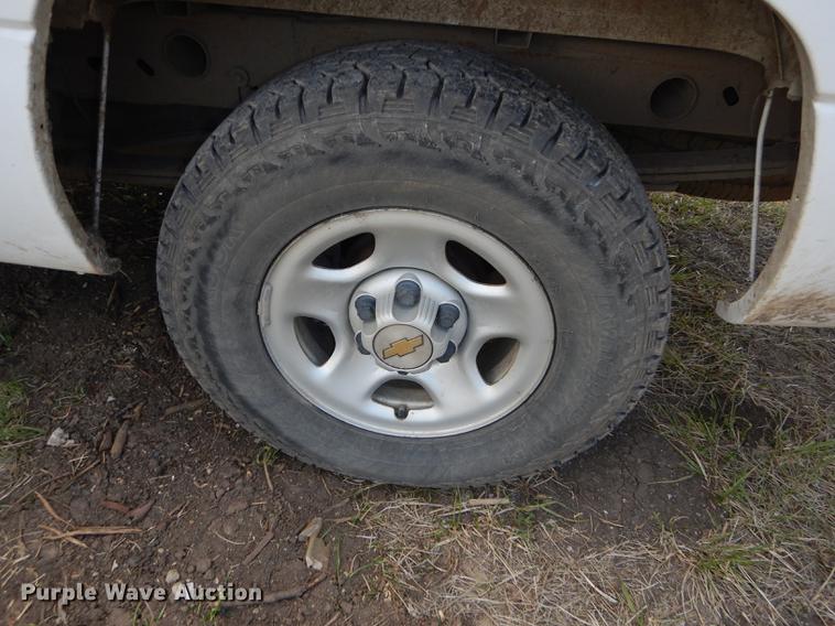 image for item DB6190 2004 Chevrolet Silverado 1500 pickup truck