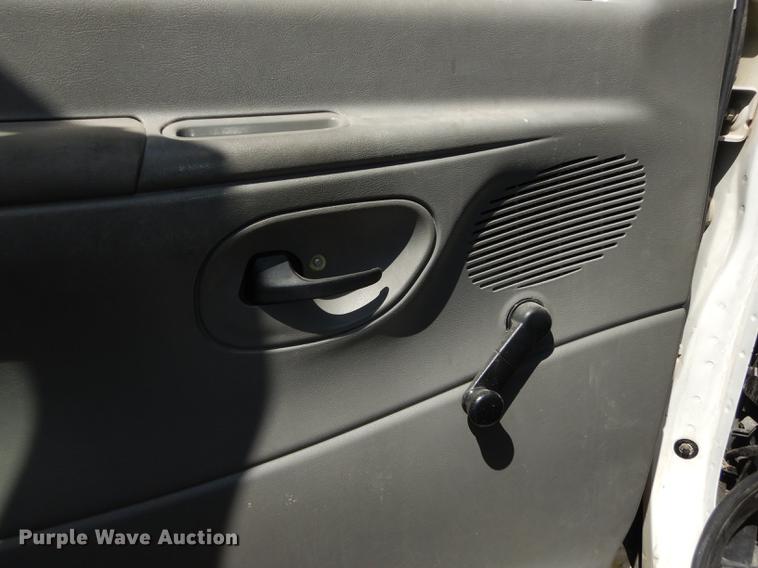 image for item DB6196 2006 Ford E450 shuttle bus