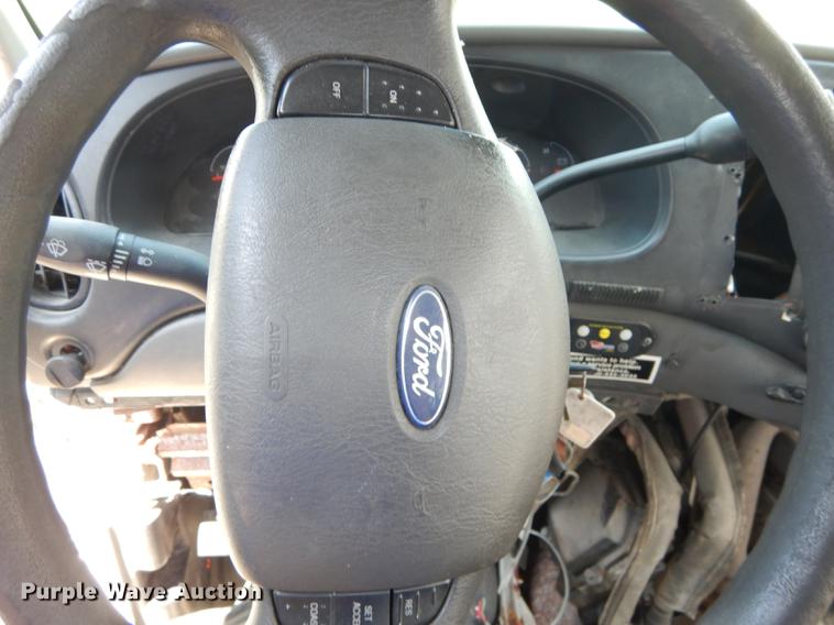 image for item DB6196 2006 Ford E450 shuttle bus