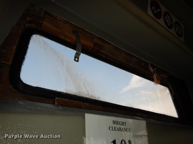 image for item DB6196 2006 Ford E450 shuttle bus