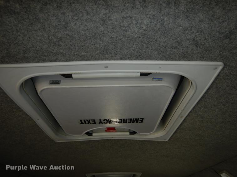 image for item DB6196 2006 Ford E450 shuttle bus