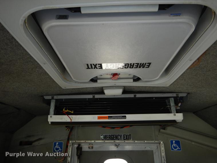 image for item DB6196 2006 Ford E450 shuttle bus