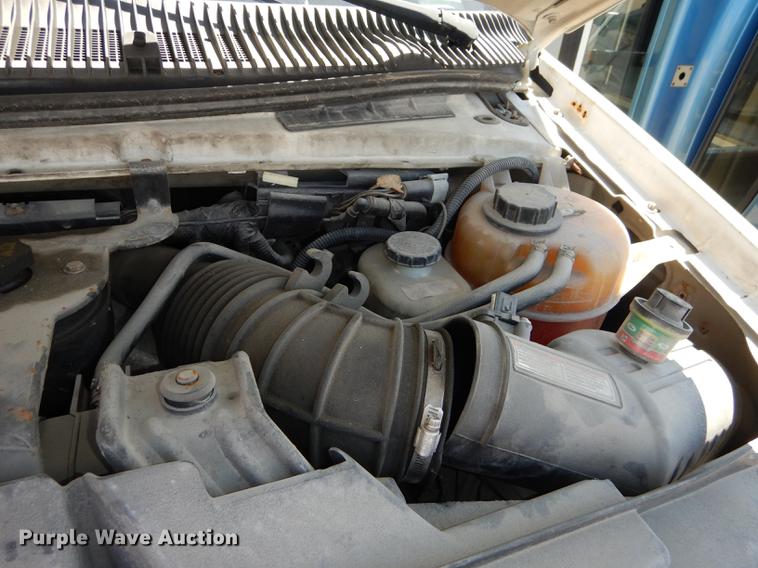 image for item DB6196 2006 Ford E450 shuttle bus