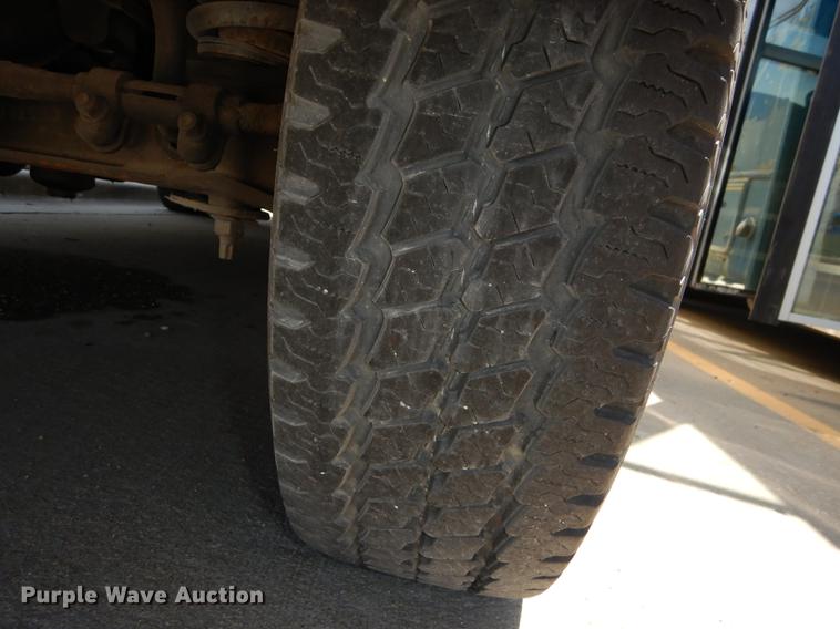 image for item DB6196 2006 Ford E450 shuttle bus