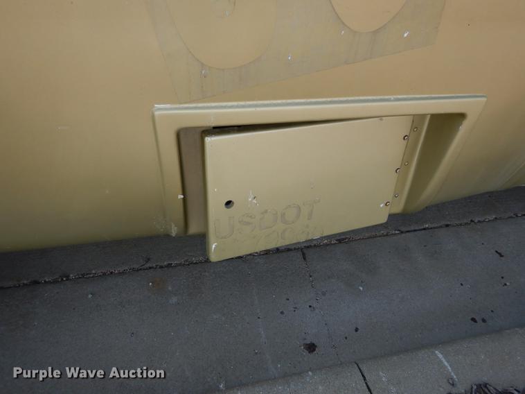 image for item DB6196 2006 Ford E450 shuttle bus