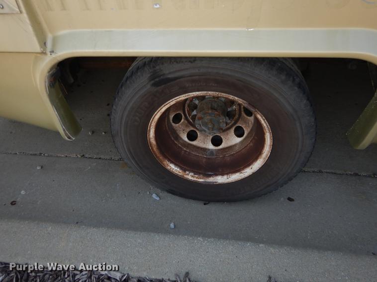 image for item DB6196 2006 Ford E450 shuttle bus