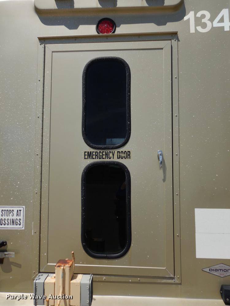 image for item DB6196 2006 Ford E450 shuttle bus