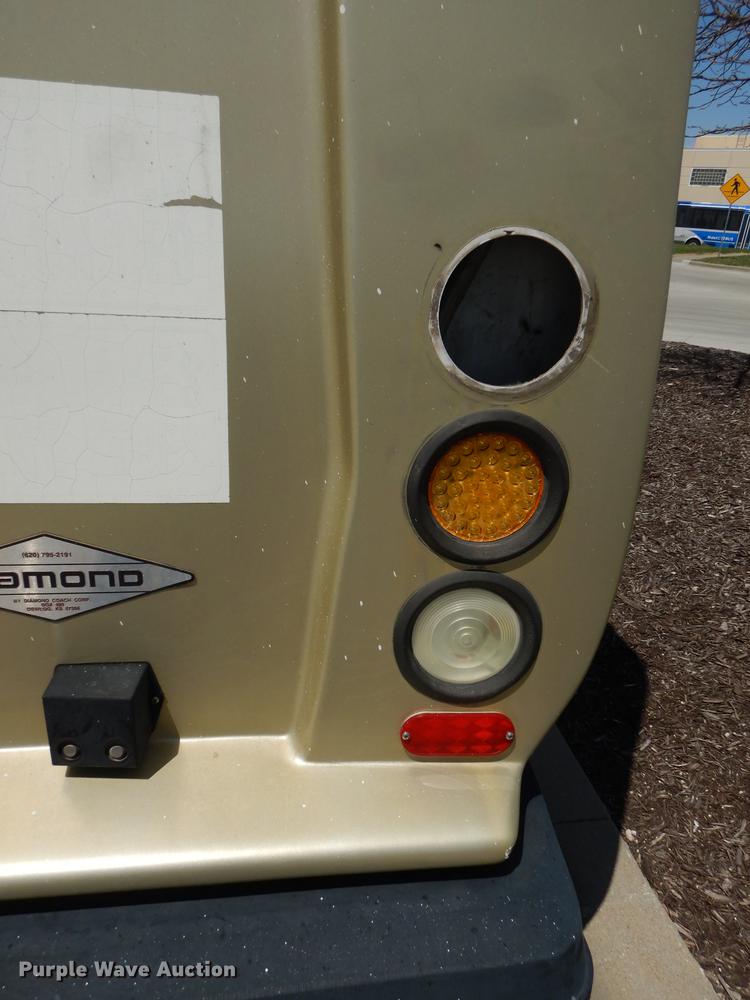 image for item DB6196 2006 Ford E450 shuttle bus