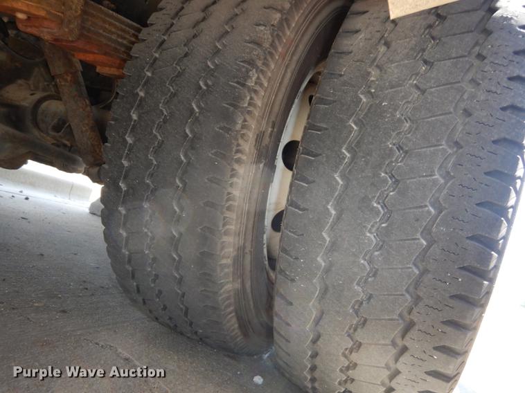 image for item DB6196 2006 Ford E450 shuttle bus