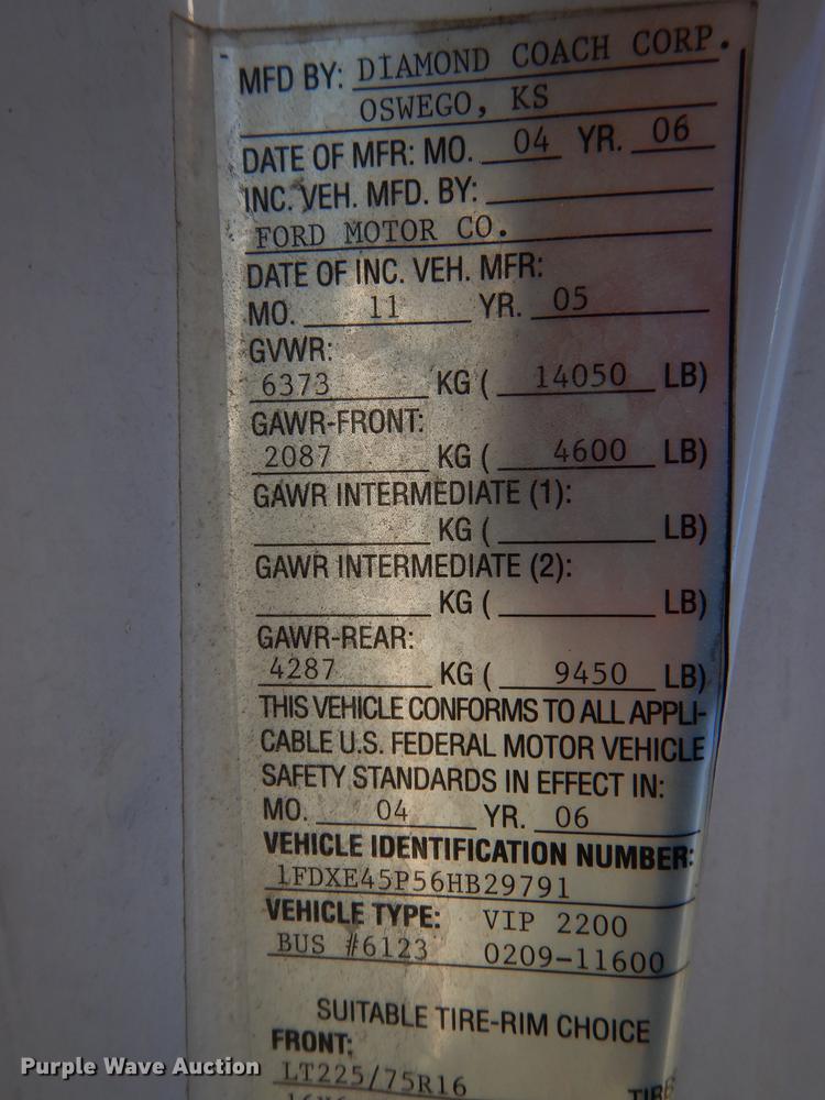 image for item DB6196 2006 Ford E450 shuttle bus