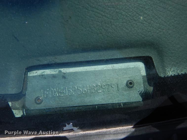 image for item DB6196 2006 Ford E450 shuttle bus