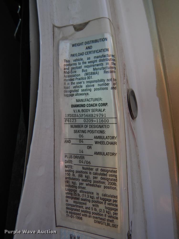 image for item DB6196 2006 Ford E450 shuttle bus